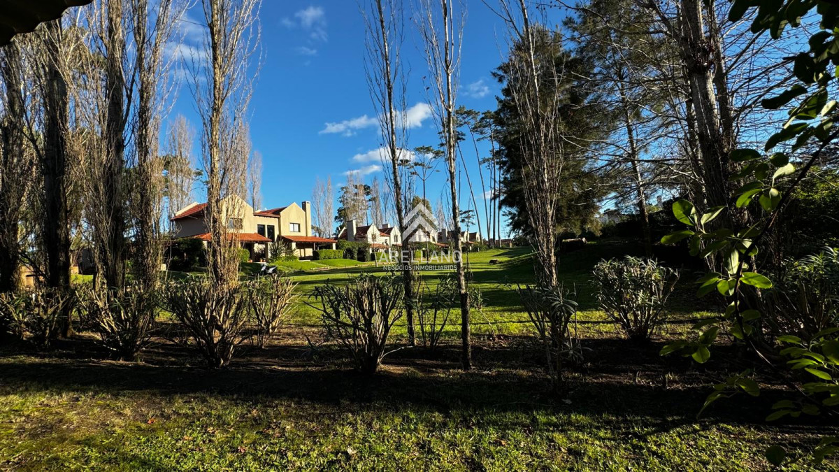 Terreno ID.6030 - GRAN OPORTUNIDAD LOTE EN BARRIO PRIVADO A 200 MTS DEL MAR EN PLAYA MANSA CON TODOS LOS SERVICIOS