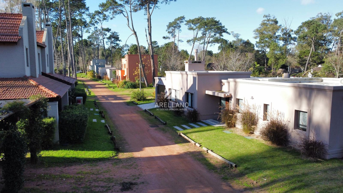 Terreno ID.6030 - GRAN OPORTUNIDAD LOTE EN BARRIO PRIVADO A 200 MTS DEL MAR EN PLAYA MANSA CON TODOS LOS SERVICIOS