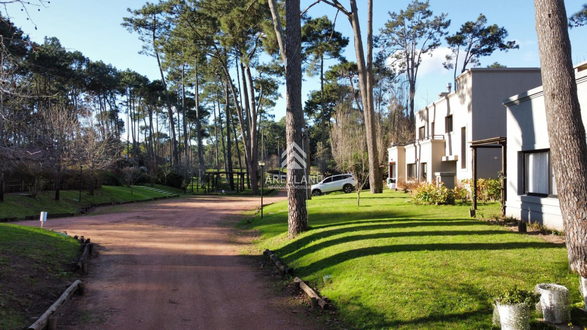 Terreno ID.6030 - GRAN OPORTUNIDAD LOTE EN BARRIO PRIVADO A 200 MTS DEL MAR EN PLAYA MANSA CON TODOS LOS SERVICIOS