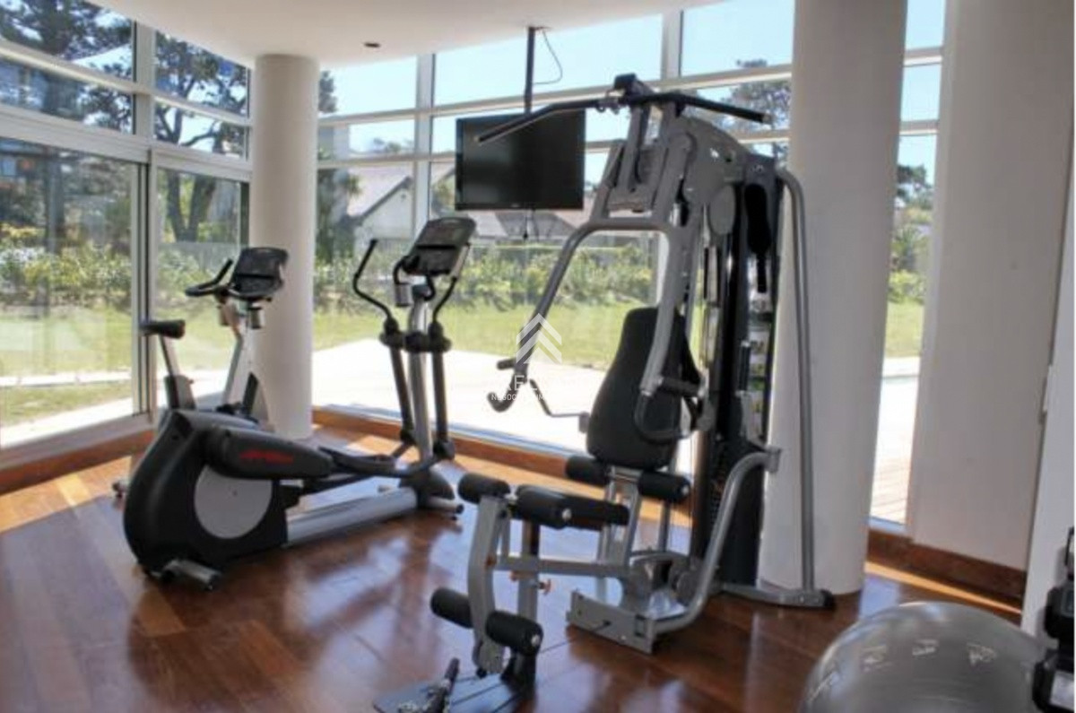 Apartamento ID.2304 - Venta apartamento Playa Mansa 3 dormitorios y dependencia 