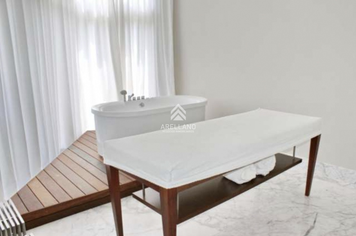 Apartamento ID.2304 - Venta apartamento Playa Mansa 3 dormitorios y dependencia 