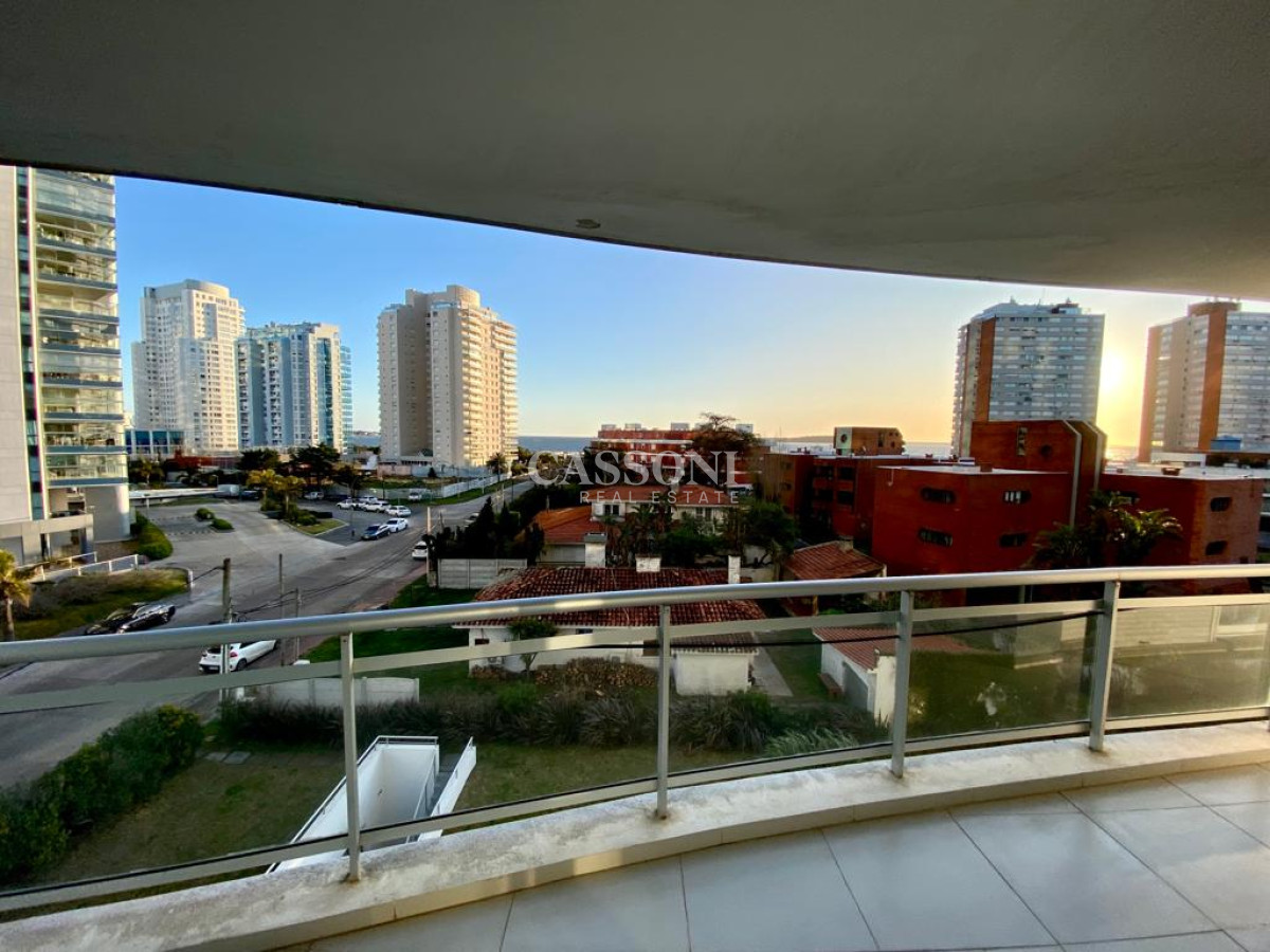 Apartamento ID.881 - Apartamento en Venta Playa Mansa 3 dormitorios Sunrise Tower
