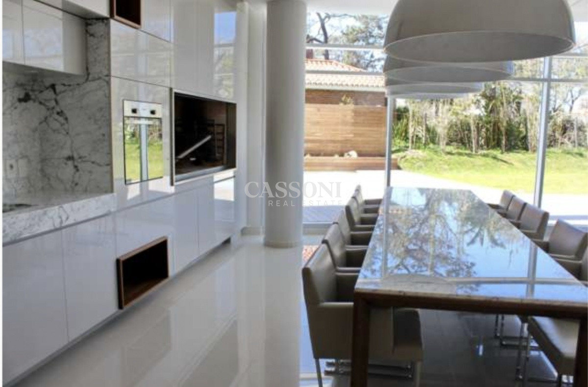Apartamento ID.2295 - APARTAMENTO EN VENTA SUNRISE TOWER 2 DORMITORIOS MAS SERVICIO PUNTA DEL ESTE