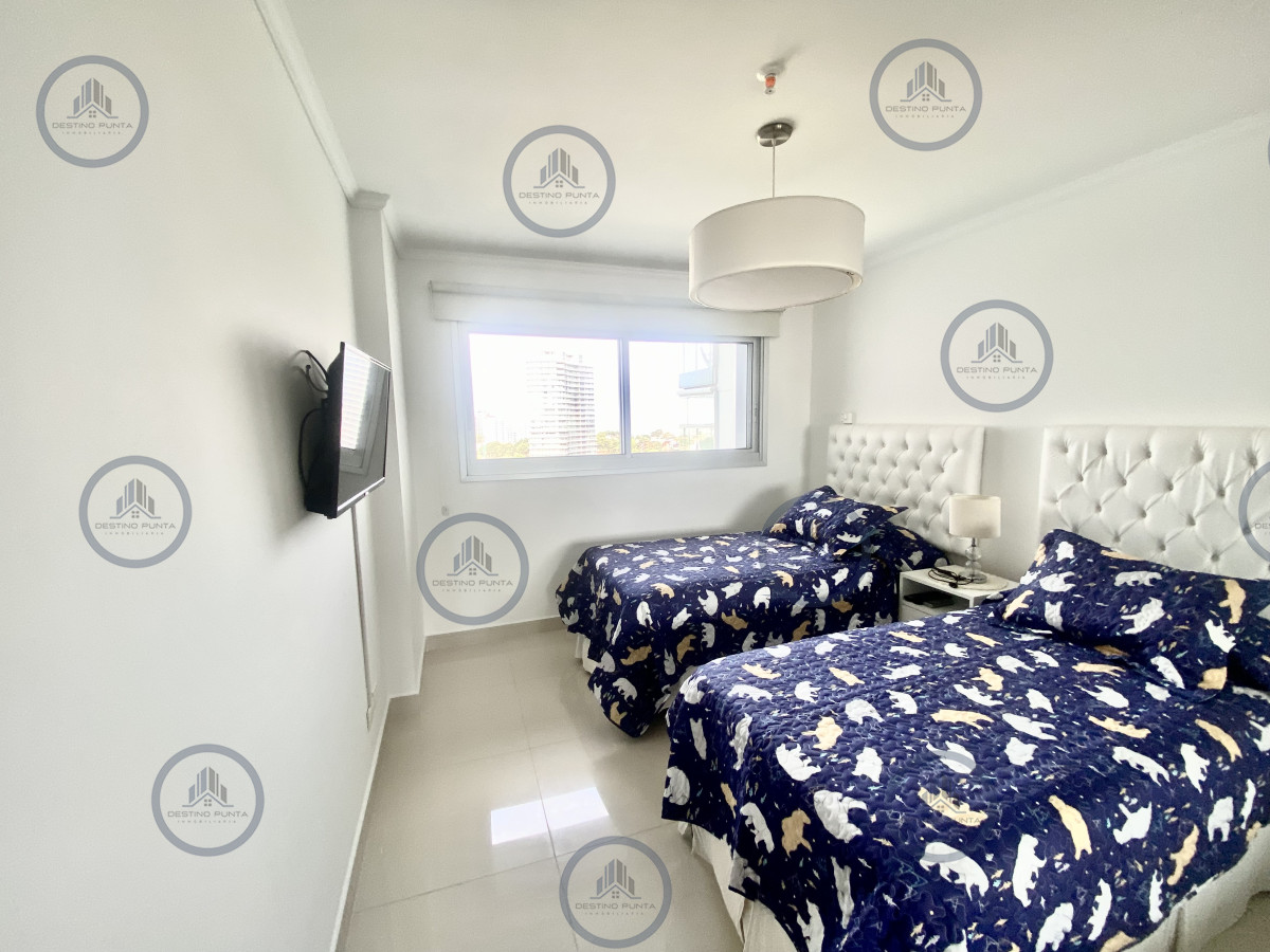 Apartamento ID.1305 - Moderno Apartamento de 2 Dormitorios en Playa Mansa - Venta y Alquiler Anual