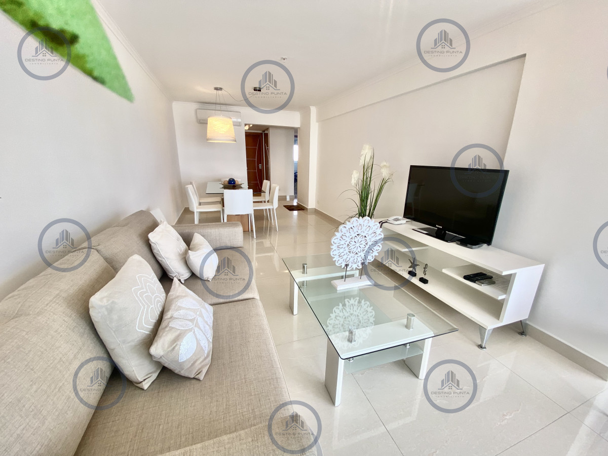 Apartamento ID.1305 - Moderno Apartamento de 2 Dormitorios en Playa Mansa - Venta y Alquiler Anual