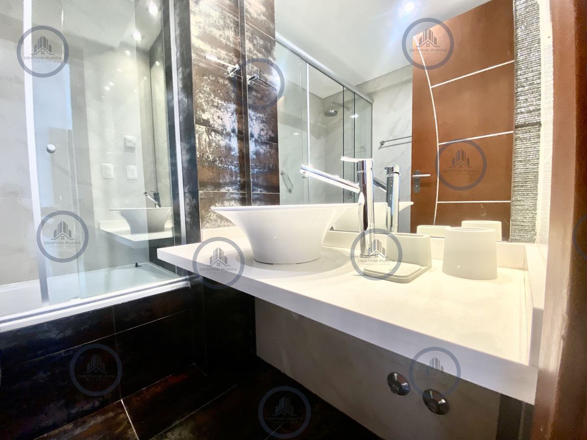 Apartamento ID.1305 - Moderno Apartamento de 2 Dormitorios en Playa Mansa - Venta y Alquiler Anual