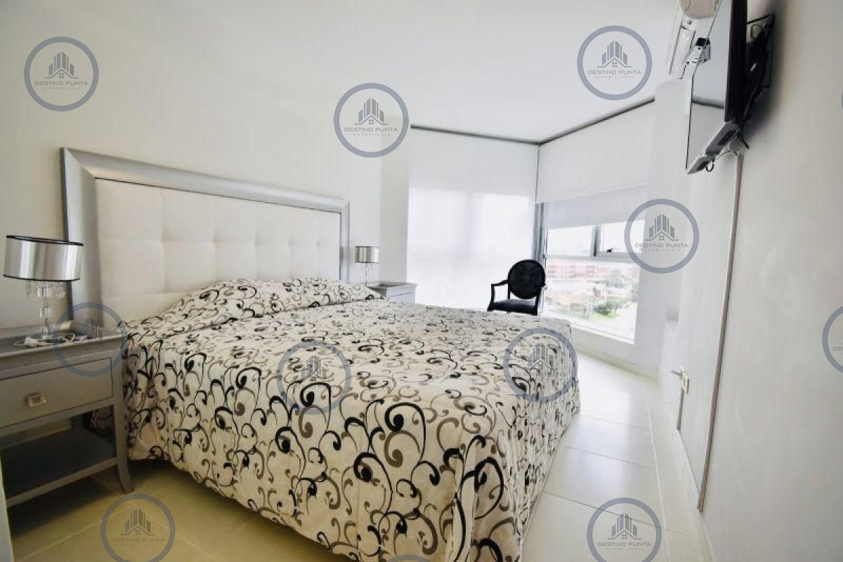 Apartamento ID.1116 - Apartamento en Playa Mansa, 3 Dormitorios 