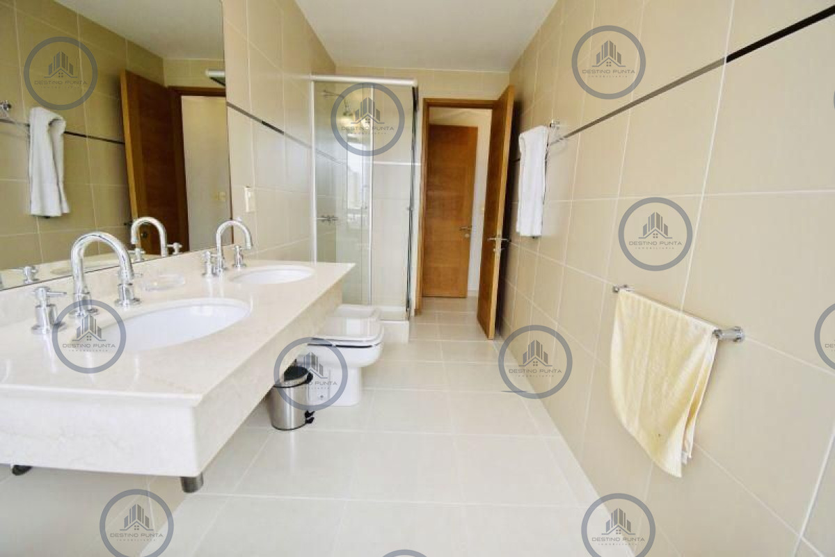 Apartamento ID.1116 - Apartamento en Playa Mansa, 3 Dormitorios 