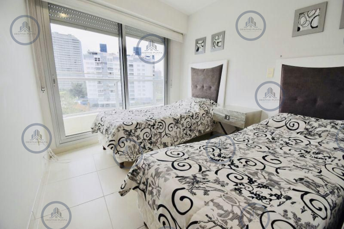 Apartamento ID.1116 - Apartamento en Playa Mansa, 3 Dormitorios 