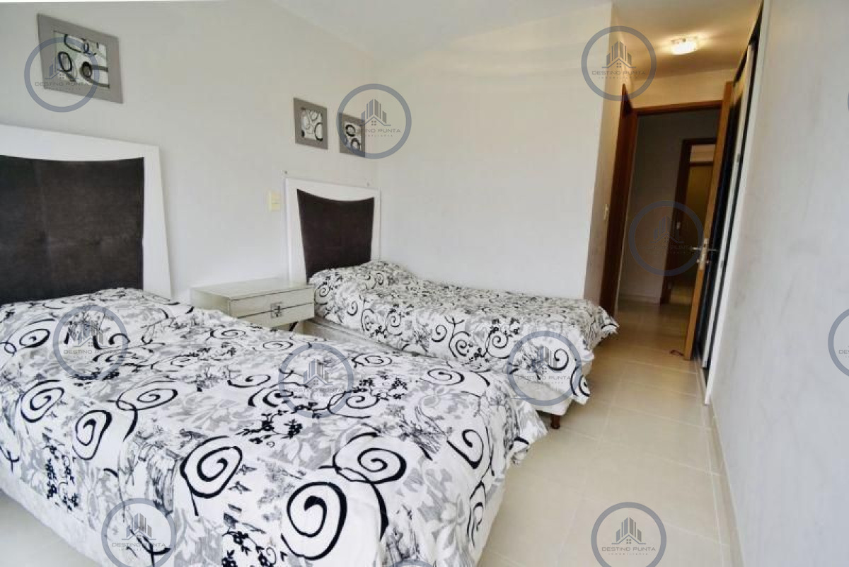 Apartamento ID.1116 - Apartamento en Playa Mansa, 3 Dormitorios 