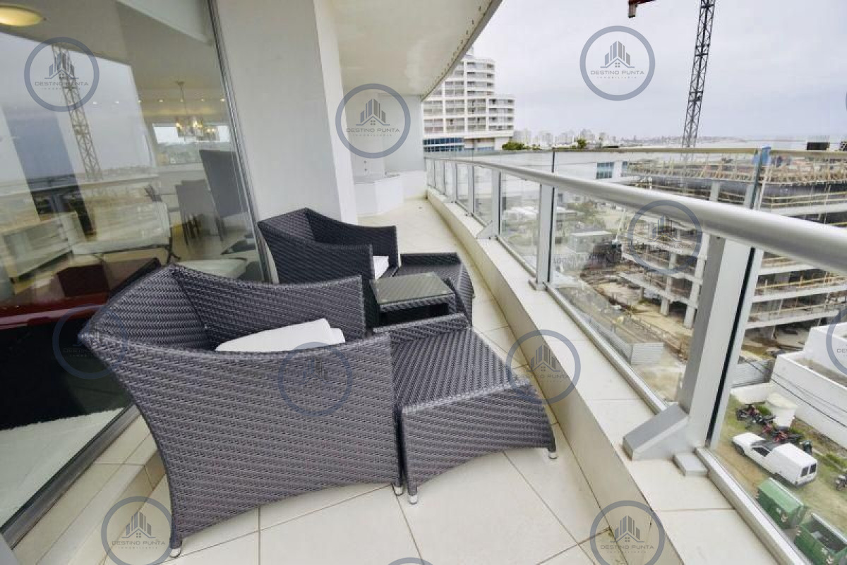 Apartamento ID.1116 - Apartamento en Playa Mansa, 3 Dormitorios 