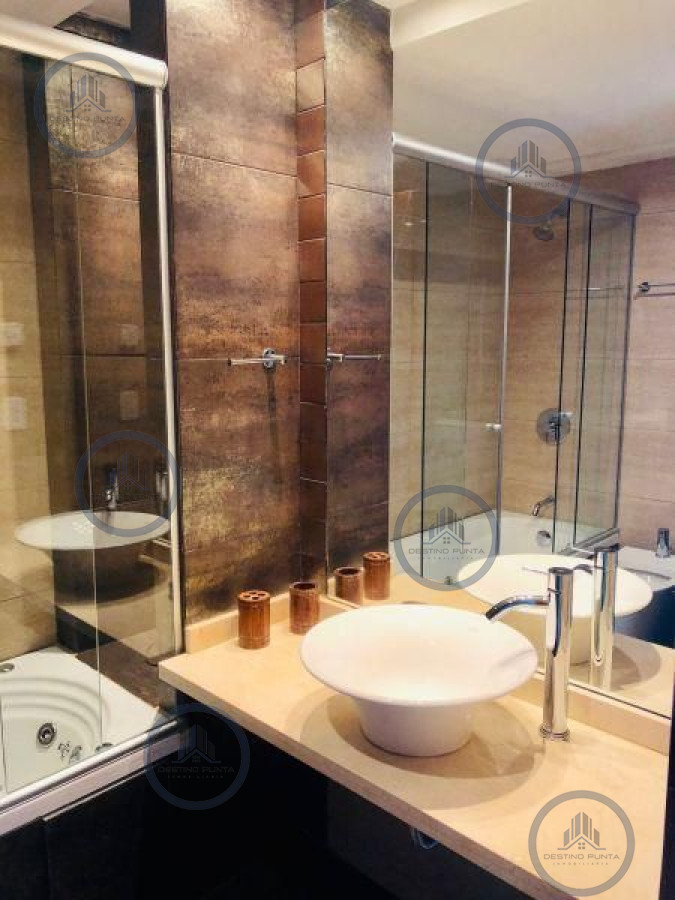 Apartamento ID.1305 - Moderno Apartamento de 2 Dormitorios en Playa Mansa - Venta y Alquiler Anual