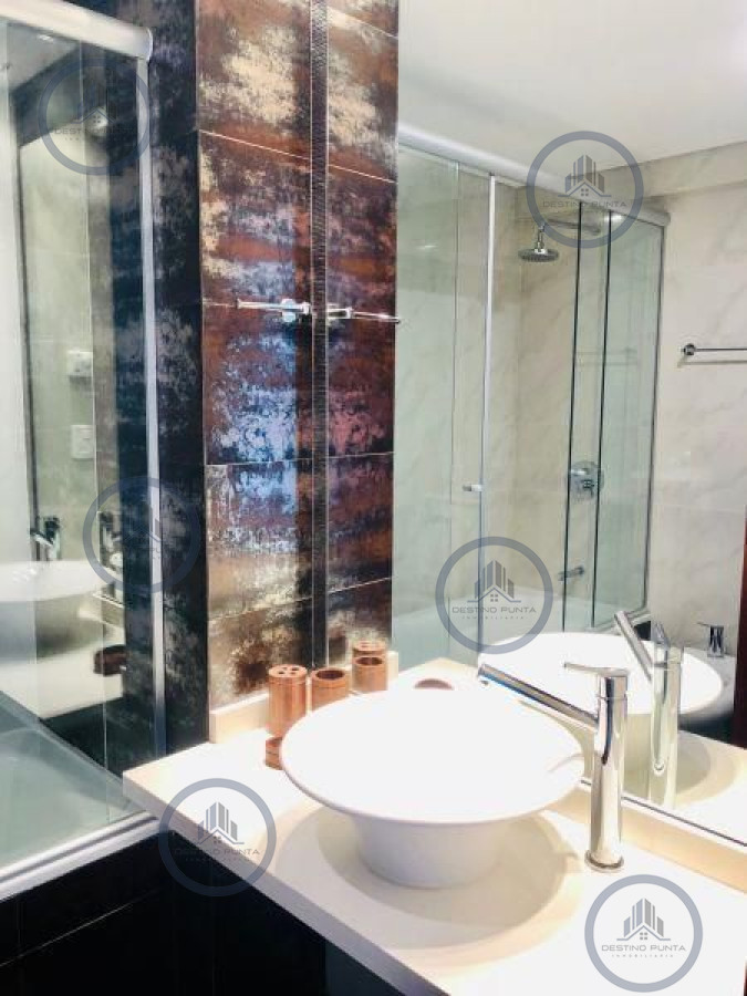 Apartamento ID.1305 - Moderno Apartamento de 2 Dormitorios en Playa Mansa - Venta y Alquiler Anual