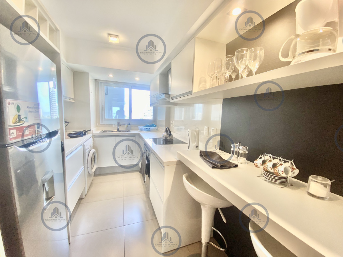 Apartamento ID.1305 - Moderno Apartamento de 2 Dormitorios en Playa Mansa - Venta y Alquiler Anual