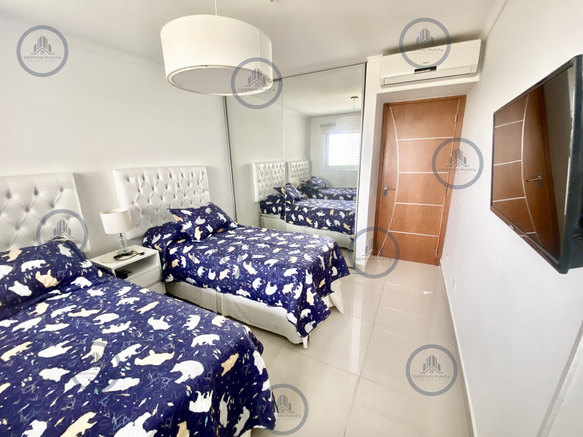 Apartamento ID.1305 - Moderno Apartamento de 2 Dormitorios en Playa Mansa - Venta y Alquiler Anual