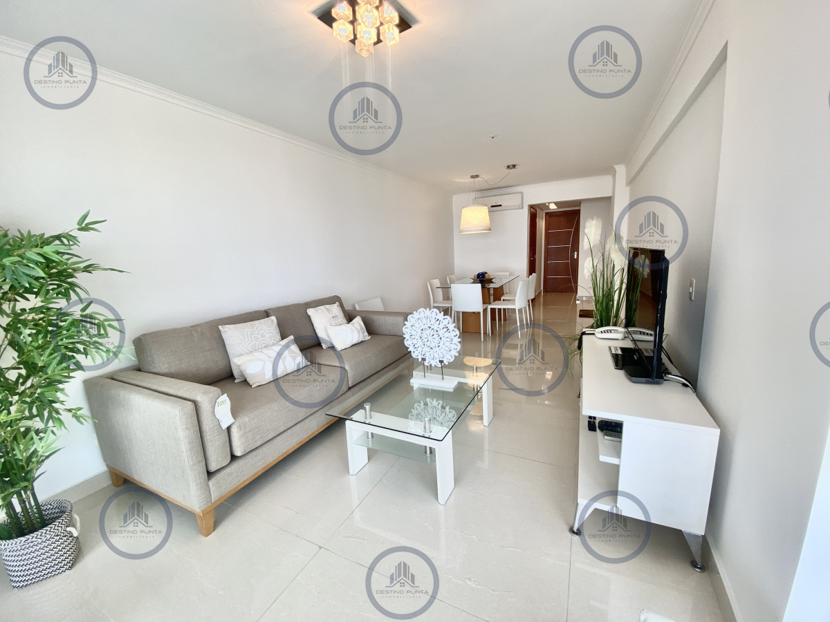 Apartamento ID.1305 - Moderno Apartamento de 2 Dormitorios en Playa Mansa - Venta y Alquiler Anual