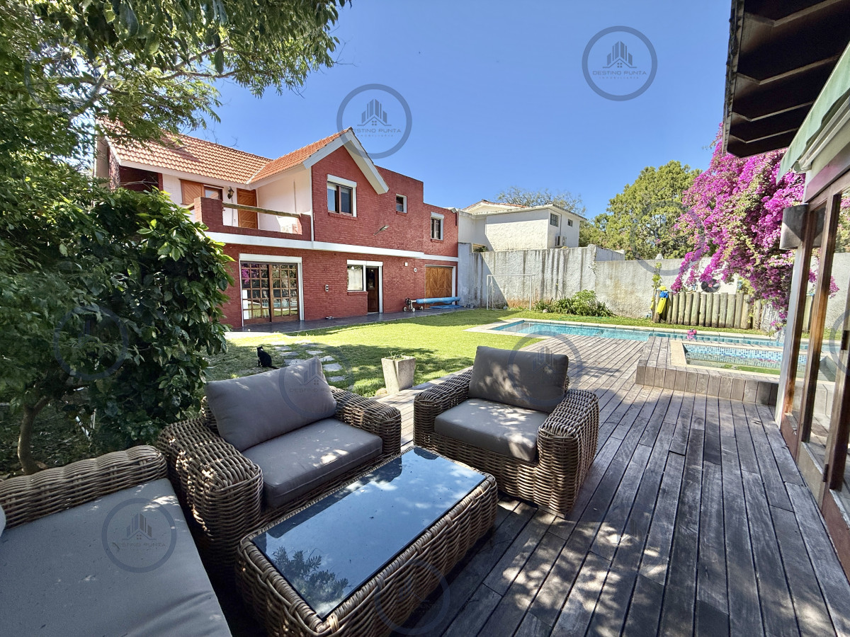 Casa ID.1004 - Casa 3 Dormitorios y Piscina Climatizada en Playa Mansa, Punta del Este