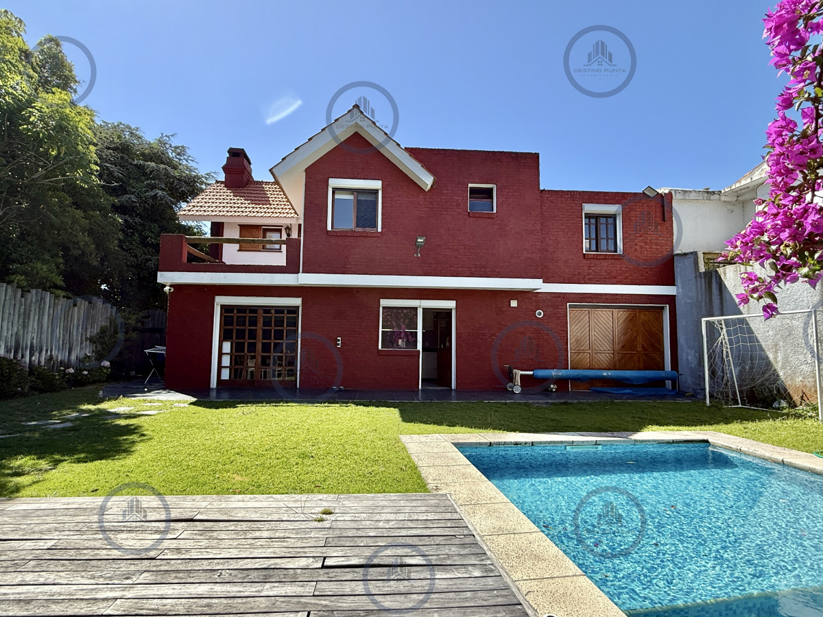 Casa ID.1004 - Casa 3 Dormitorios y Piscina Climatizada en Playa Mansa, Punta del Este