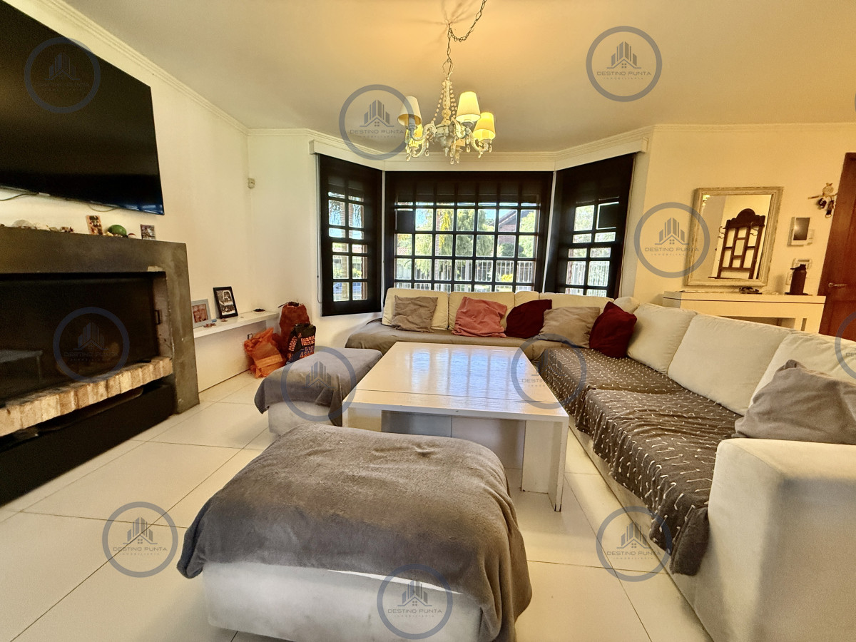Casa ID.1004 - Casa 3 Dormitorios y Piscina Climatizada en Playa Mansa, Punta del Este