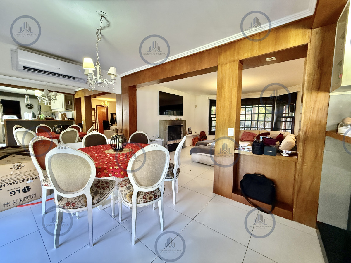 Casa ID.1004 - Casa 3 Dormitorios y Piscina Climatizada en Playa Mansa, Punta del Este