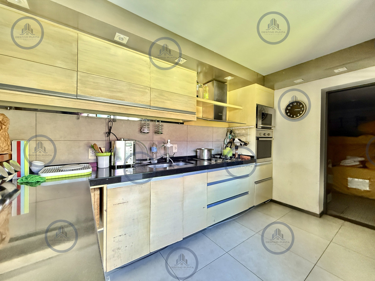 Casa ID.1004 - Casa 3 Dormitorios y Piscina Climatizada en Playa Mansa, Punta del Este