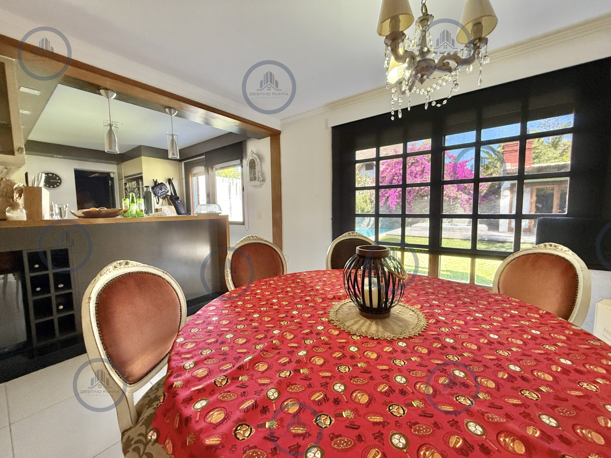 Casa ID.1004 - Casa 3 Dormitorios y Piscina Climatizada en Playa Mansa, Punta del Este
