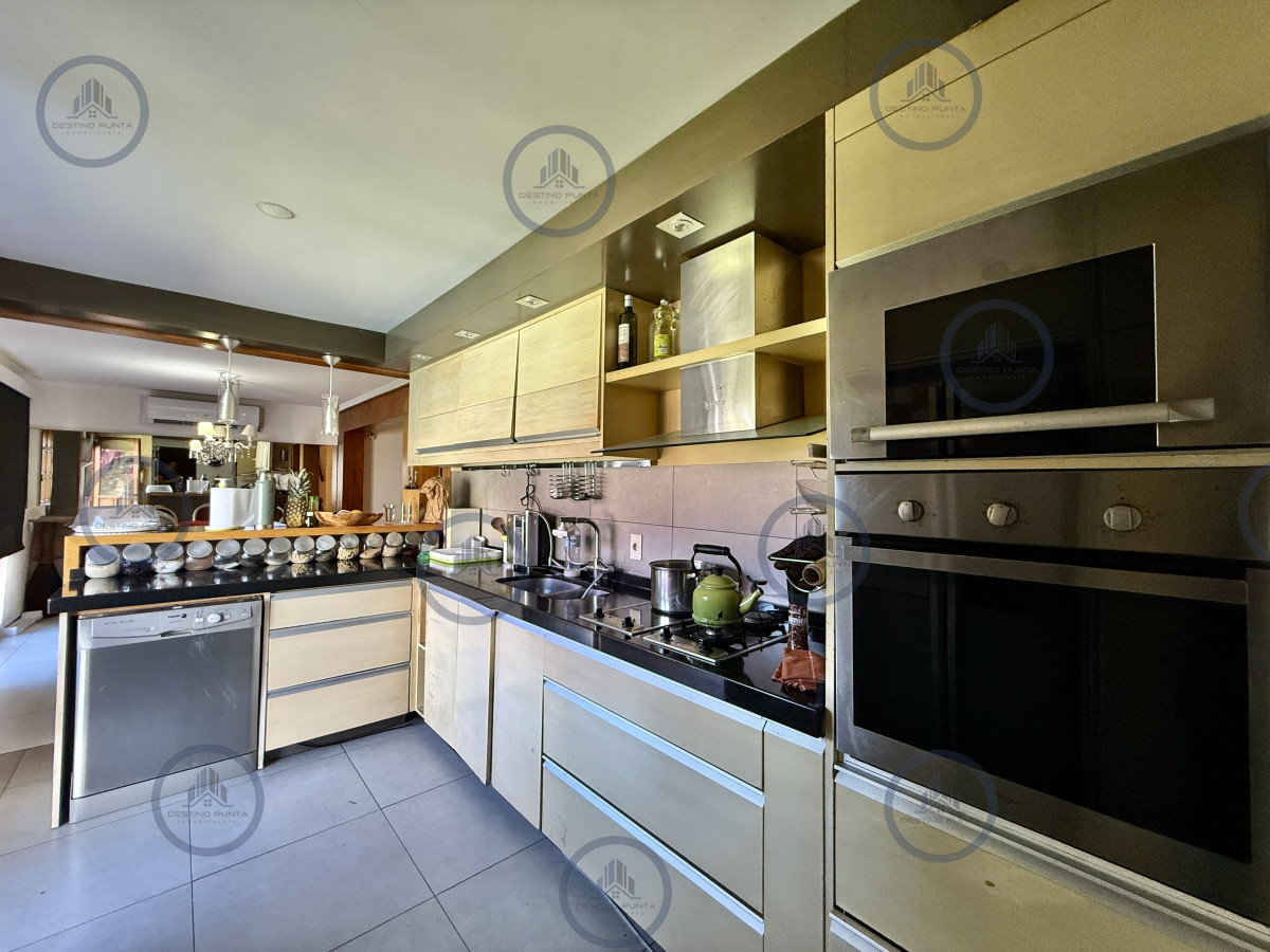 Casa ID.1004 - Casa 3 Dormitorios y Piscina Climatizada en Playa Mansa, Punta del Este