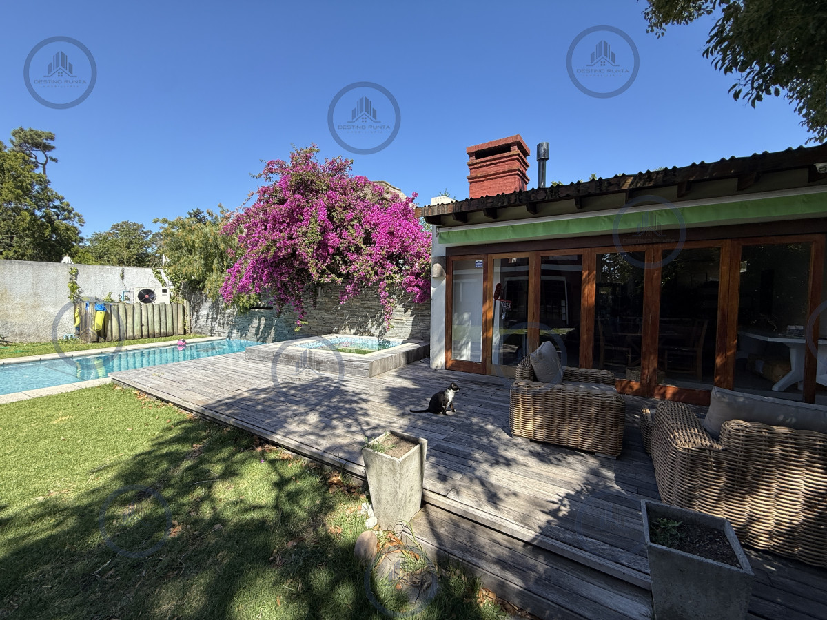 Casa ID.1004 - Casa 3 Dormitorios y Piscina Climatizada en Playa Mansa, Punta del Este