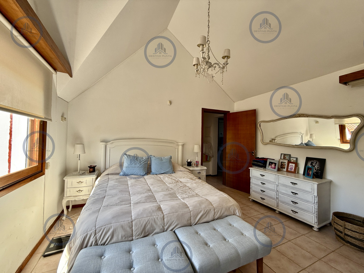 Casa ID.1004 - Casa 3 Dormitorios y Piscina Climatizada en Playa Mansa, Punta del Este