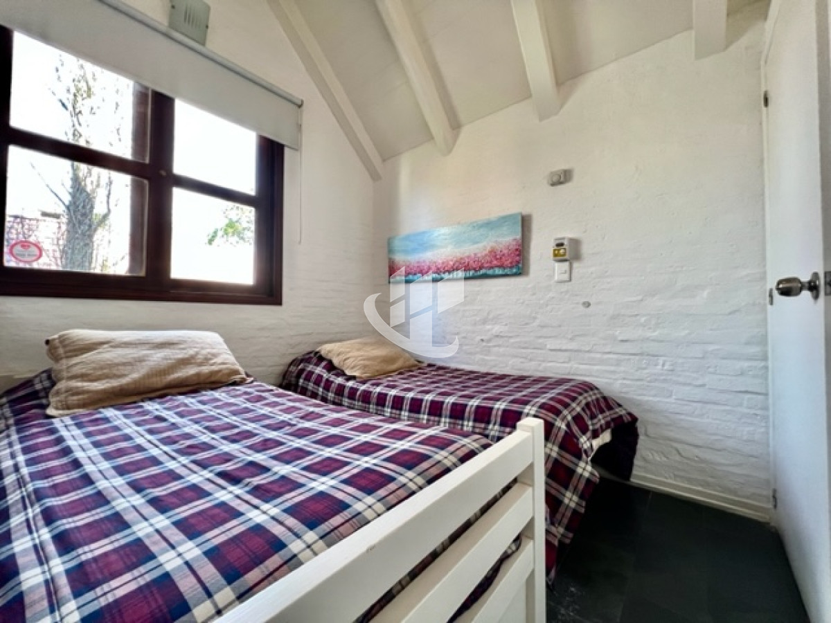 Casa ID.611 - Casa duplex, 2 dormitorios, Pinares, Punta del Este