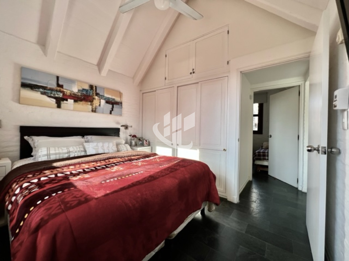 Casa ID.611 - Casa duplex, 2 dormitorios, Pinares, Punta del Este