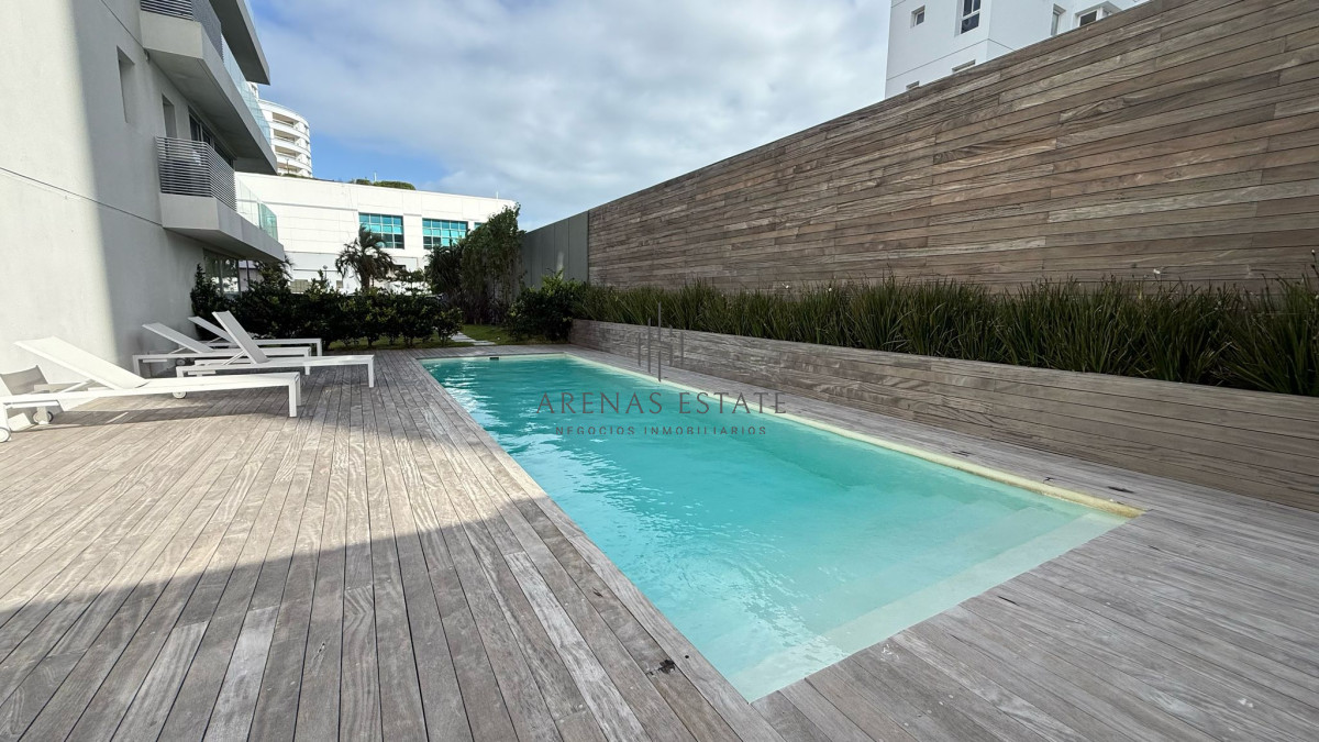 Apartamento ID.3739 - Apartamento de un domitorio en Venta y Alquiler, en Playa Mansa - Punta del Este, Ubicado frente  al Enjoy