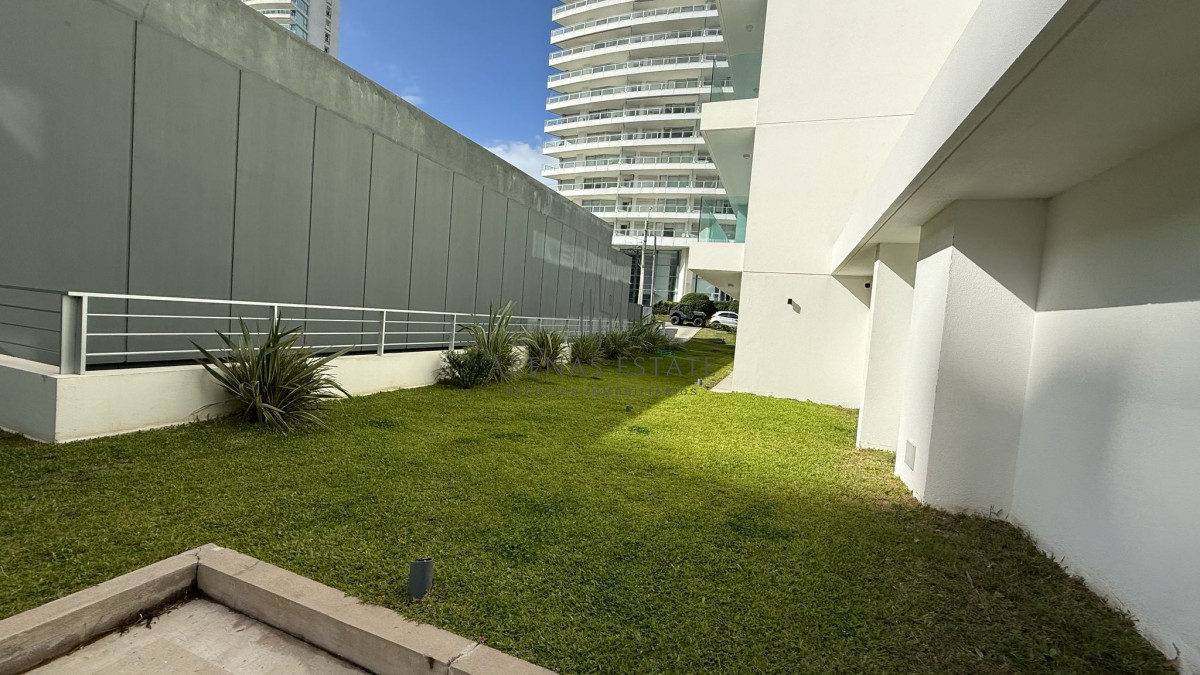 Apartamento ID.3739 - Apartamento de un domitorio en Venta y Alquiler, en Playa Mansa - Punta del Este, Ubicado frente  al Enjoy