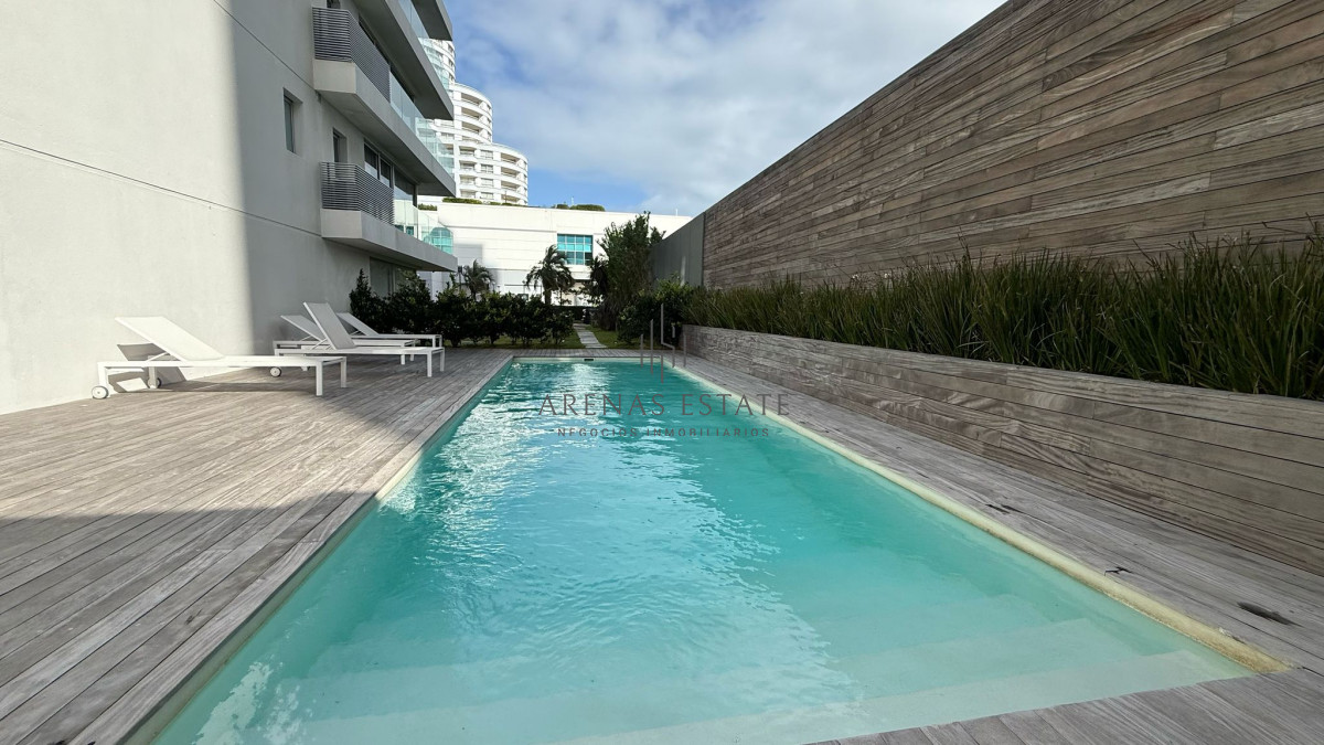 Apartamento ID.3739 - Apartamento de un domitorio en Venta y Alquiler, en Playa Mansa - Punta del Este, Ubicado frente  al Enjoy