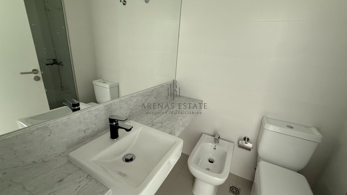Apartamento ID.3739 - Apartamento de un domitorio en Venta y Alquiler, en Playa Mansa - Punta del Este, Ubicado frente  al Enjoy
