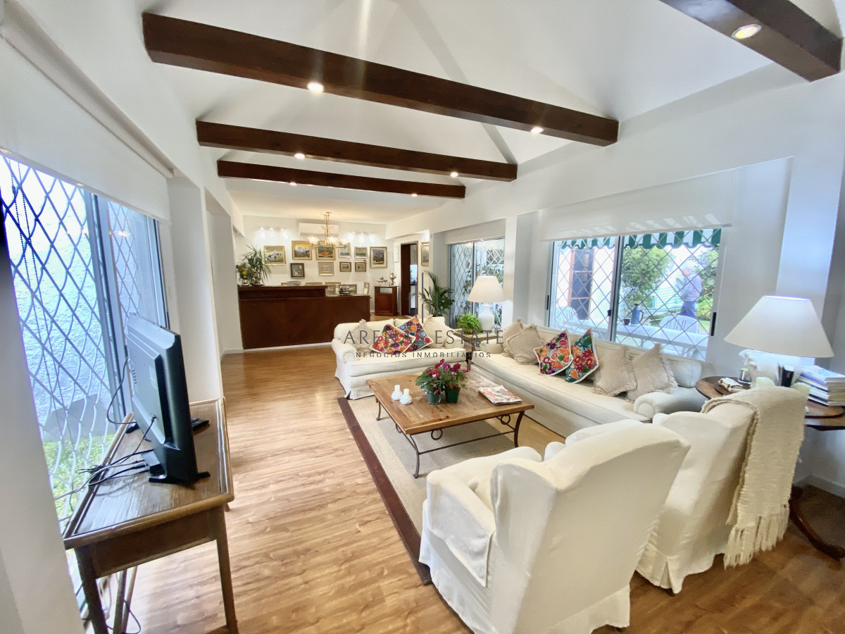 Casa ID.3816 - Casa en venta en Barrio Cantegril Punta del Este 