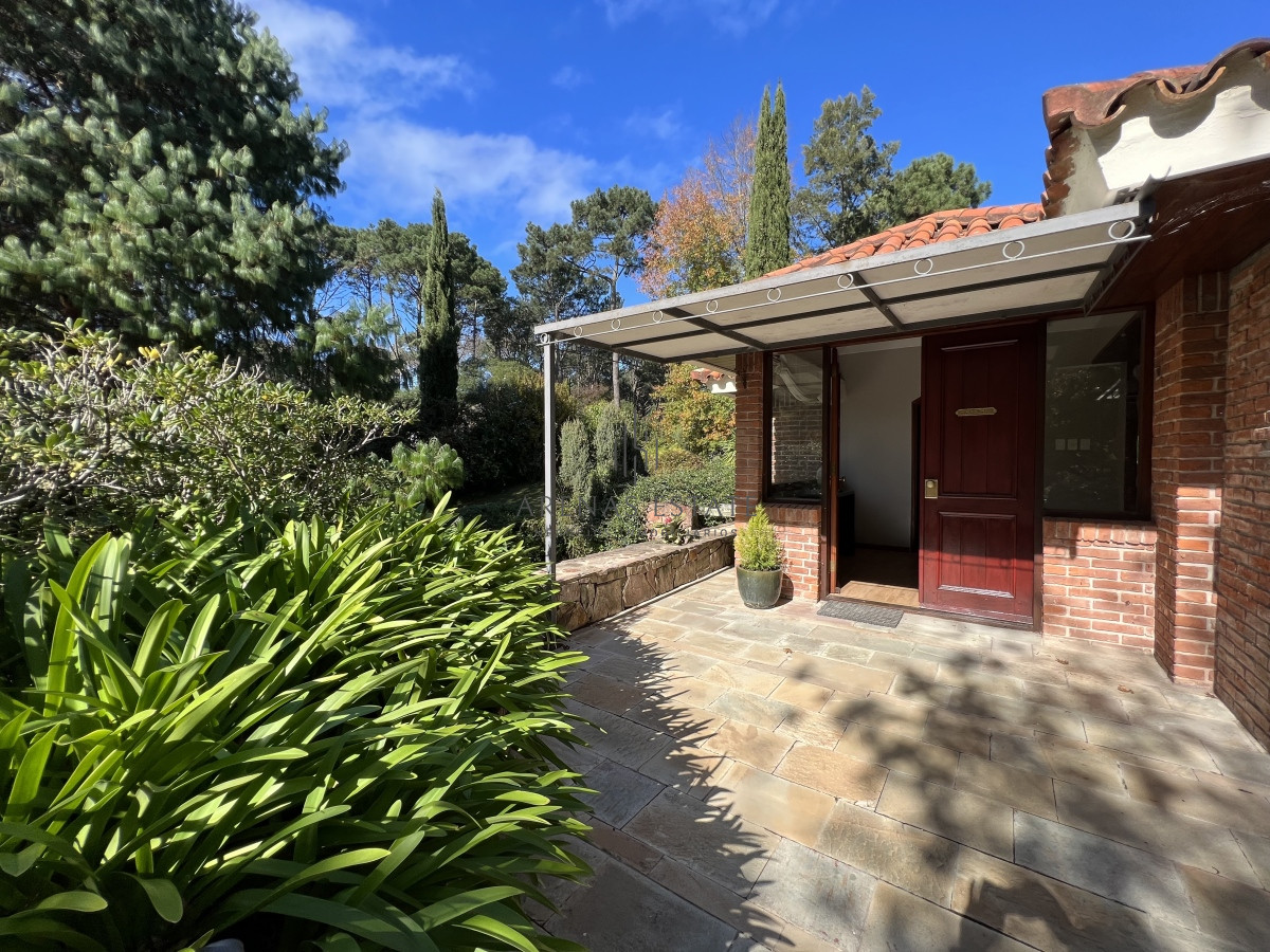 Casa ID.2967 - Venta de Casa 4 DORMITORIOS en Club del Lago golf, Punta Ballena, Punta del Este