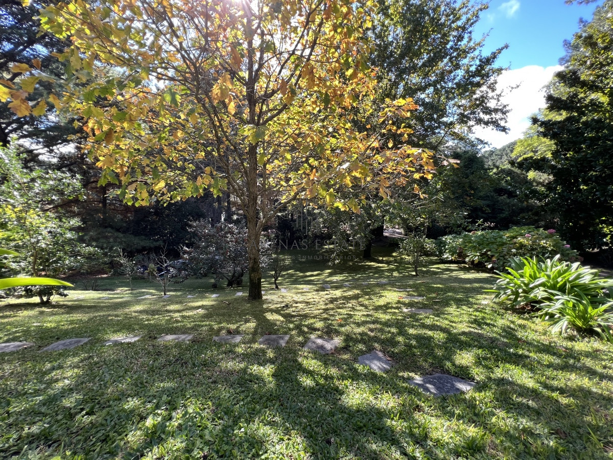 Casa ID.2967 - Venta de Casa 4 DORMITORIOS en Club del Lago golf, Punta Ballena, Punta del Este