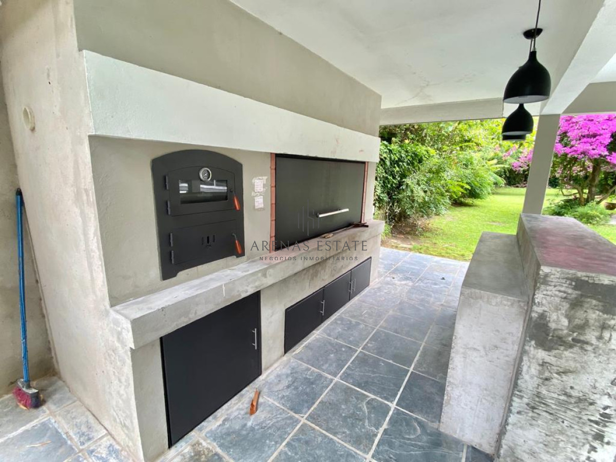 Casa ID.2178 - Casa en alquiler temporario Playa Mansa 4 dormitorios