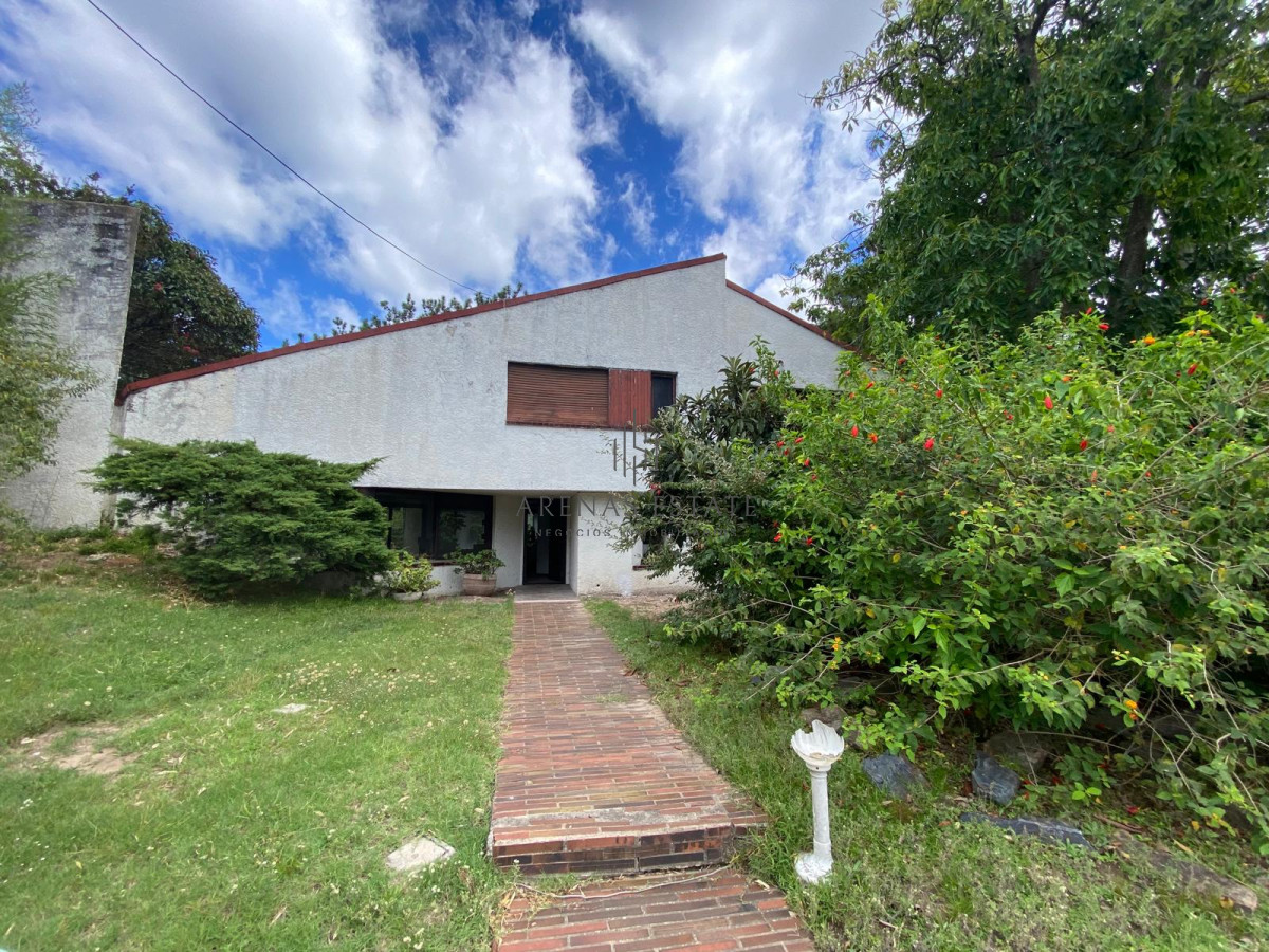 Casa ID.2965 - Importante punto en alquiler!