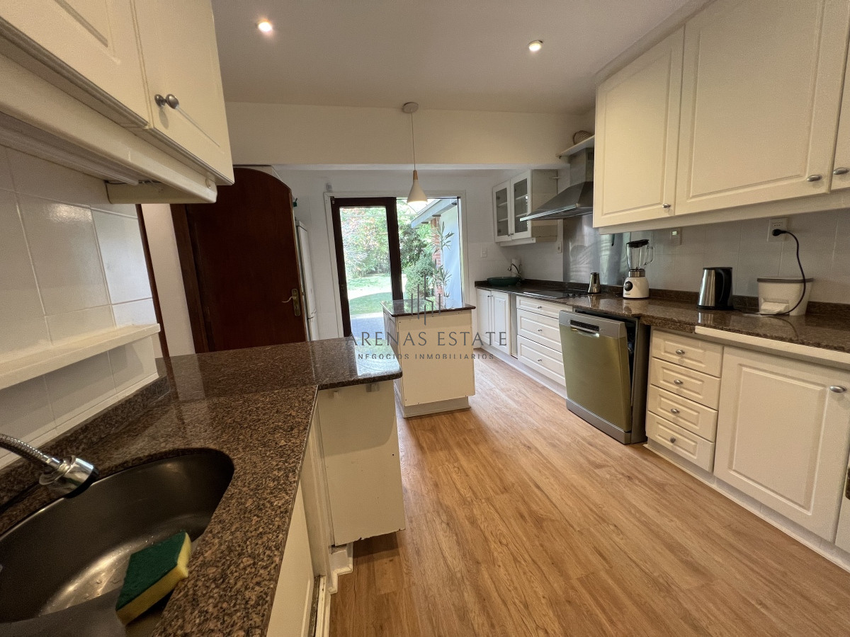 Casa ID.2967 - Venta de Casa 4 DORMITORIOS en Club del Lago golf, Punta Ballena, Punta del Este