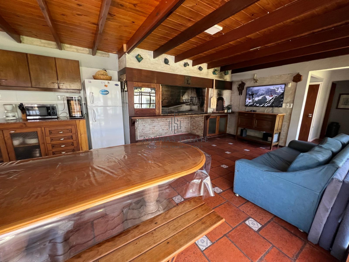 Casa ID.3867 - Casa en Alquiler en Jardines de Córdoba. 6 dormitorios y piscina climatizada