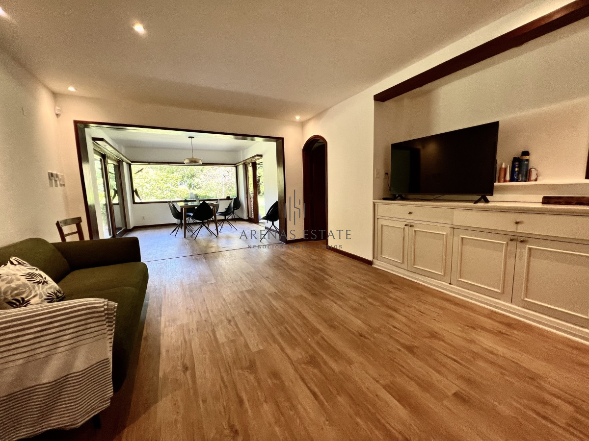 Casa ID.2967 - Venta de Casa 4 DORMITORIOS en Club del Lago golf, Punta Ballena, Punta del Este