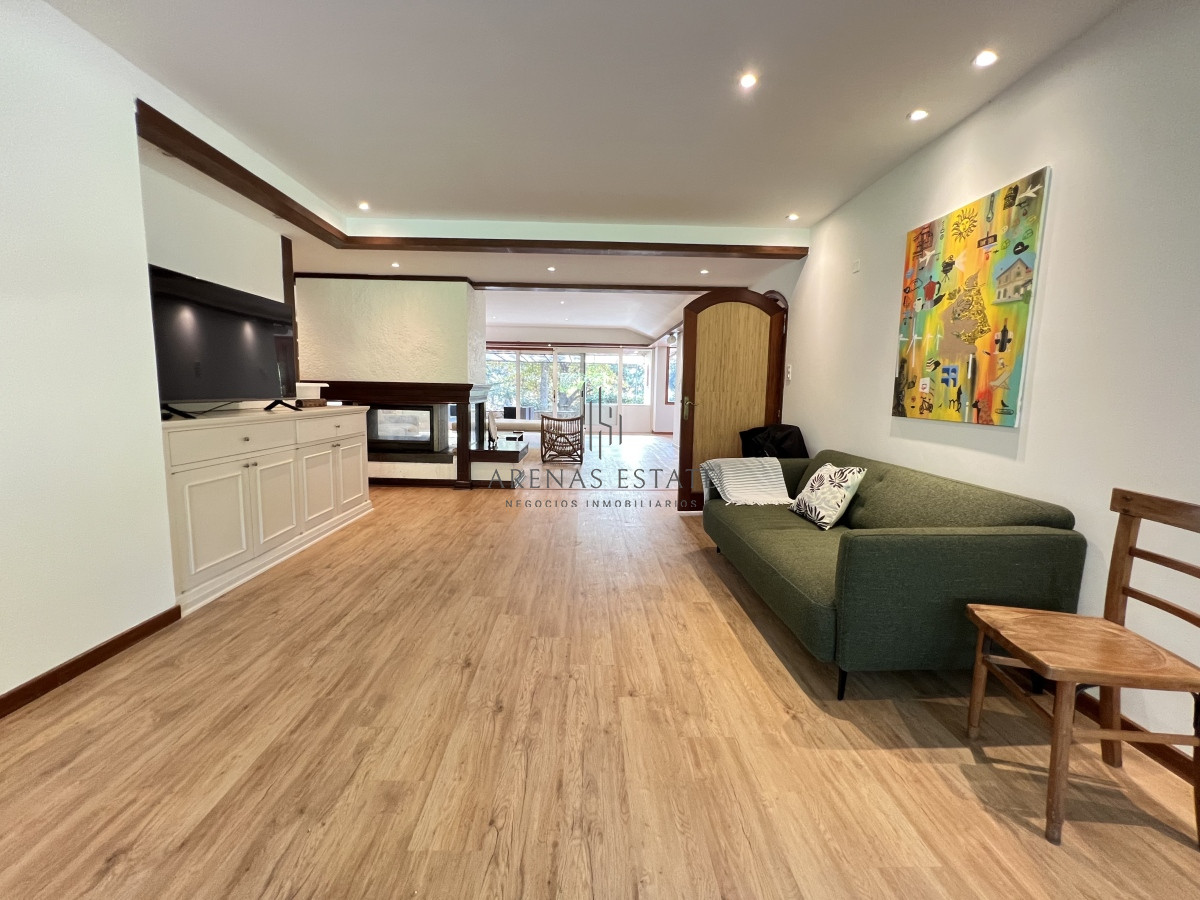 Casa ID.2967 - Venta de Casa 4 DORMITORIOS en Club del Lago golf, Punta Ballena, Punta del Este