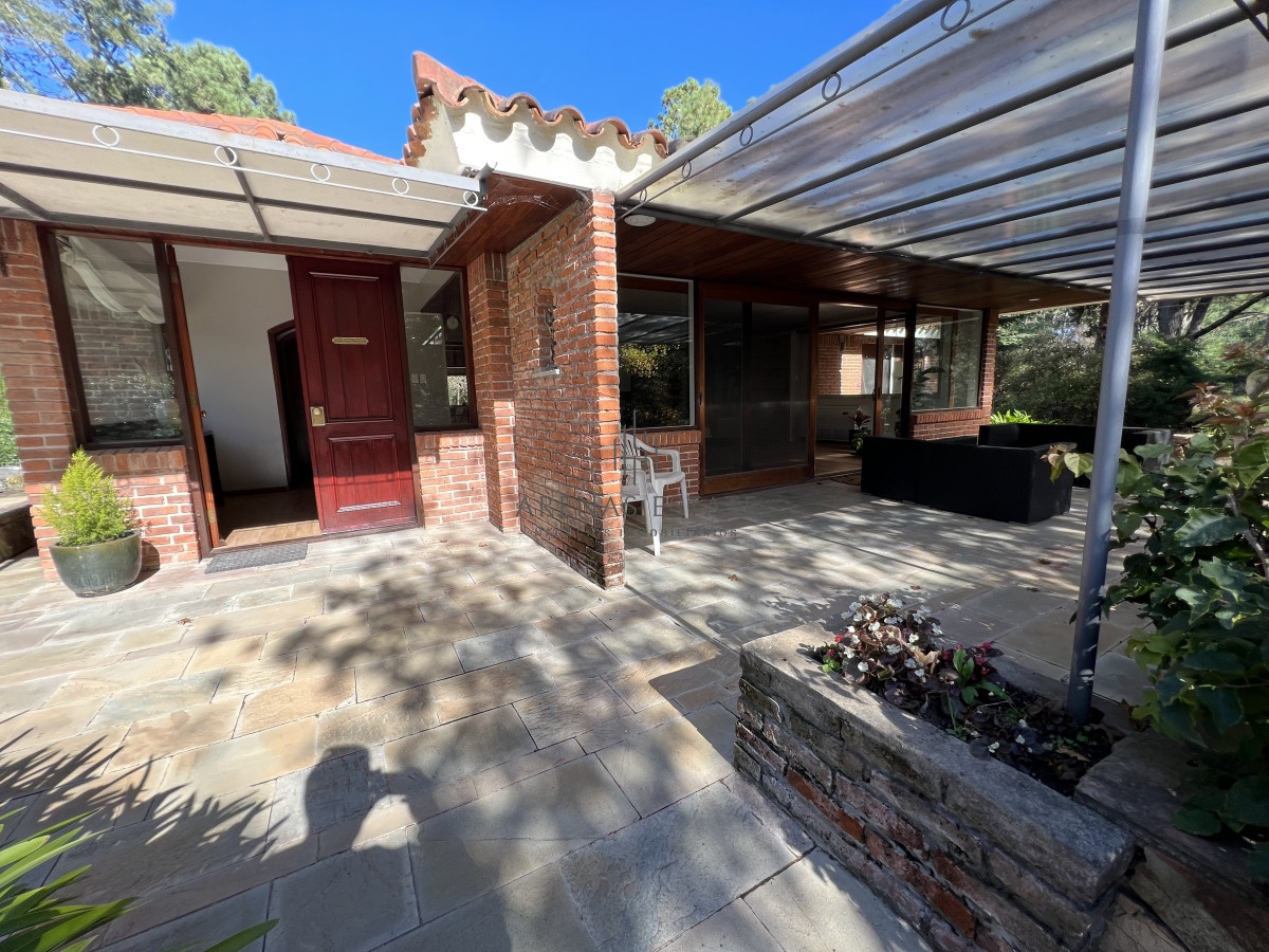 Casa ID.2967 - Venta de Casa 4 DORMITORIOS en Club del Lago golf, Punta Ballena, Punta del Este