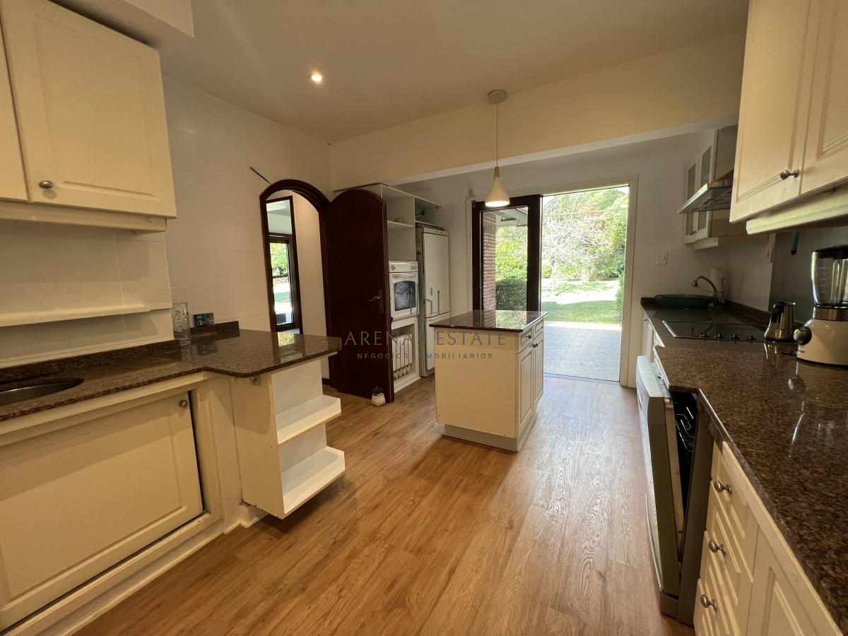 Casa ID.2967 - Venta de Casa 4 DORMITORIOS en Club del Lago golf, Punta Ballena, Punta del Este