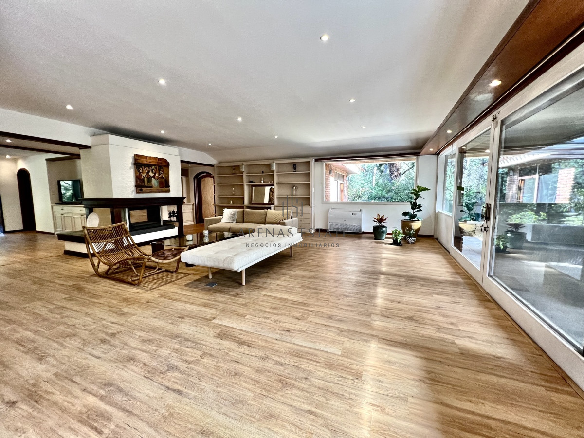Casa ID.2967 - Venta de Casa 4 DORMITORIOS en Club del Lago golf, Punta Ballena, Punta del Este