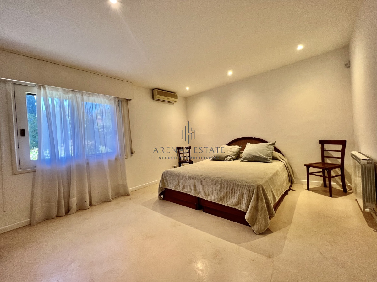 Casa ID.2967 - Venta de Casa 4 DORMITORIOS en Club del Lago golf, Punta Ballena, Punta del Este