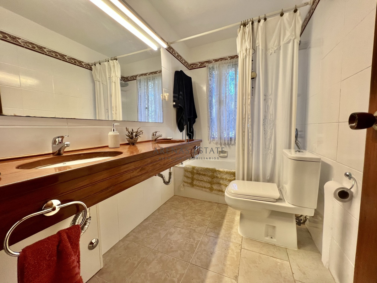 Casa ID.2967 - Venta de Casa 4 DORMITORIOS en Club del Lago golf, Punta Ballena, Punta del Este