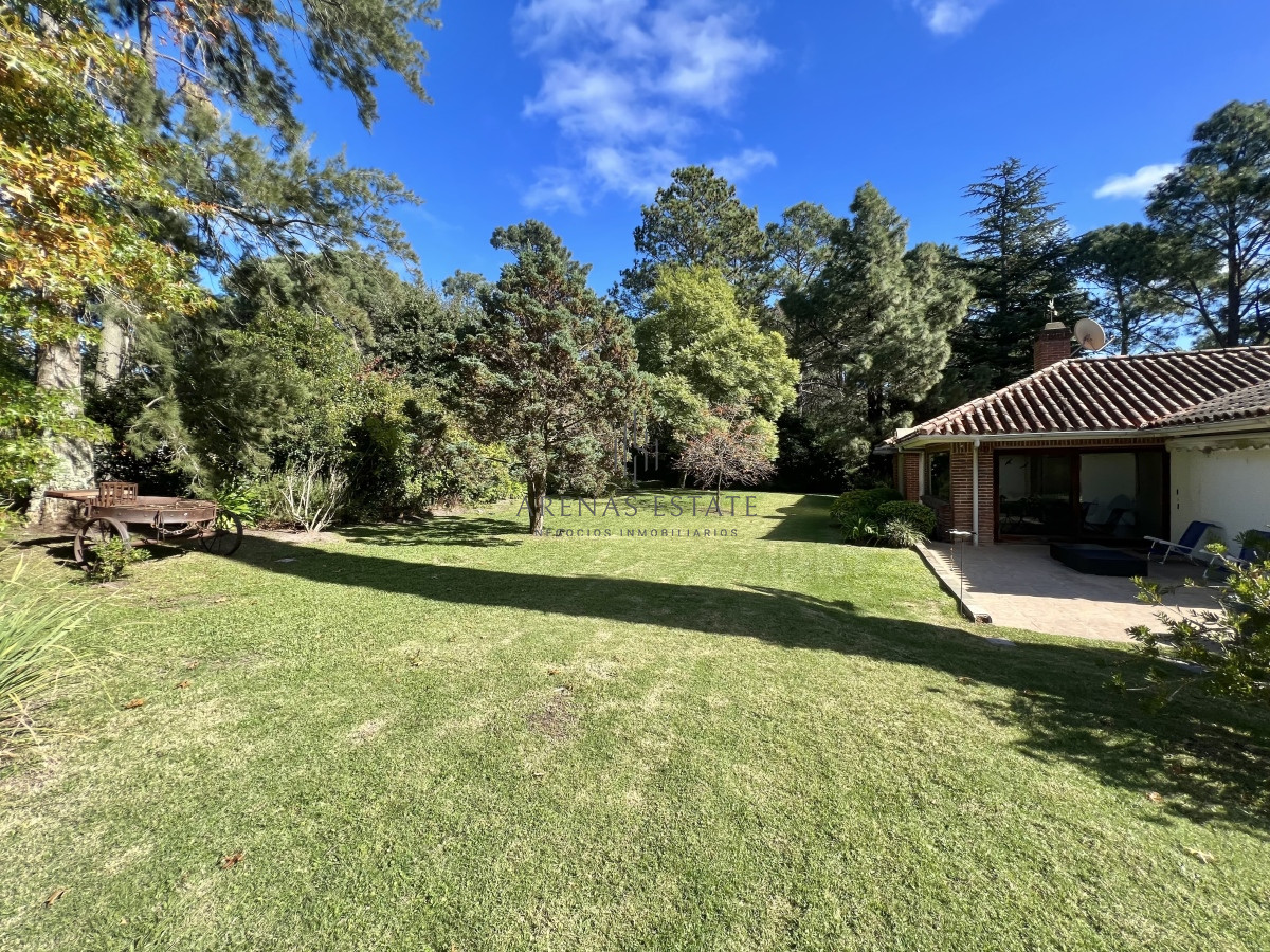 Casa ID.2967 - Venta de Casa 4 DORMITORIOS en Club del Lago golf, Punta Ballena, Punta del Este